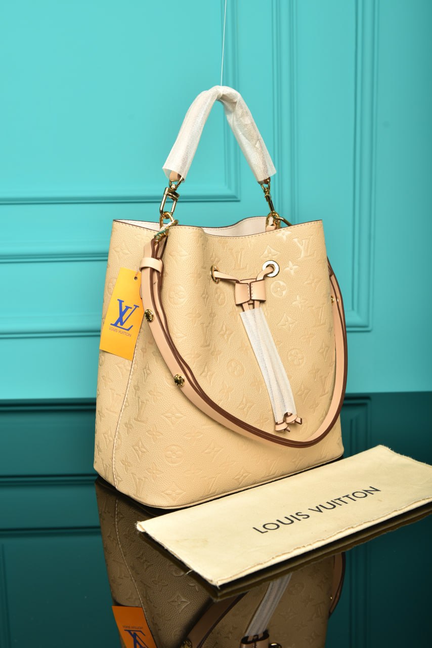 LOUIS VUITTON — Bags Women