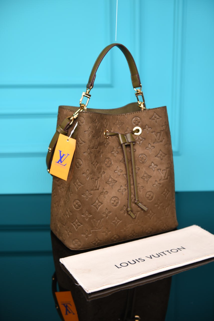 LOUIS VUITTON — Bags Women