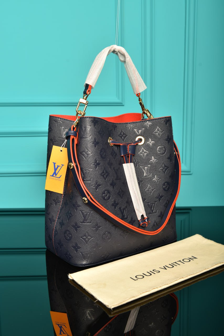 LOUIS VUITTON — Bags Women