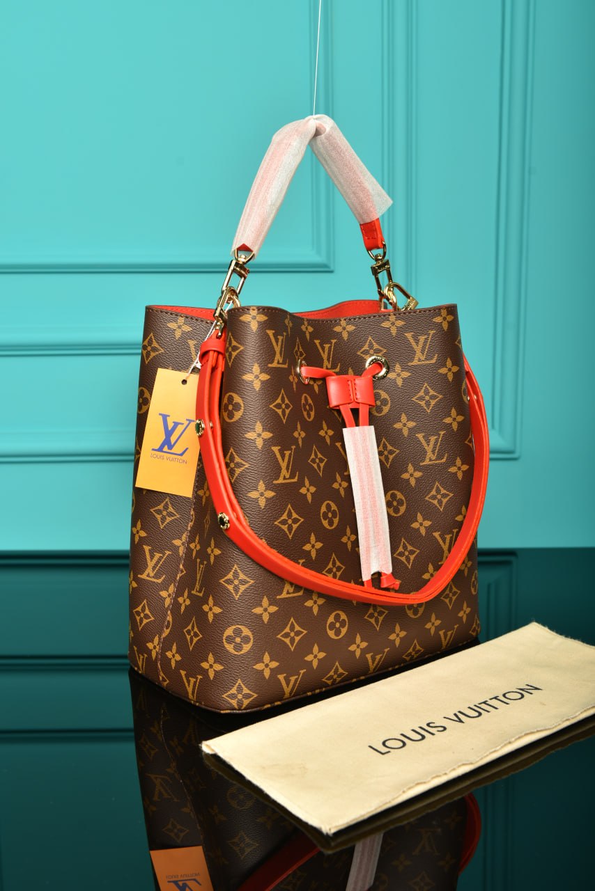 LOUIS VUITTON — Sacs Femme