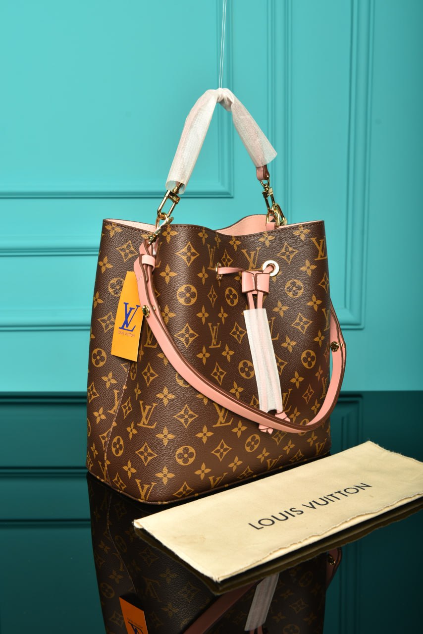 LOUIS VUITTON — Bags Women