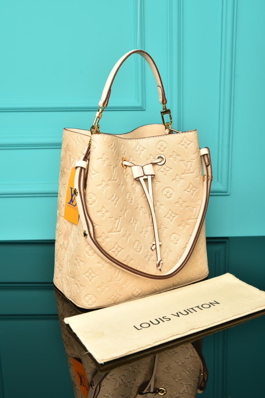 LOUIS VUITTON — Sacs Femme
